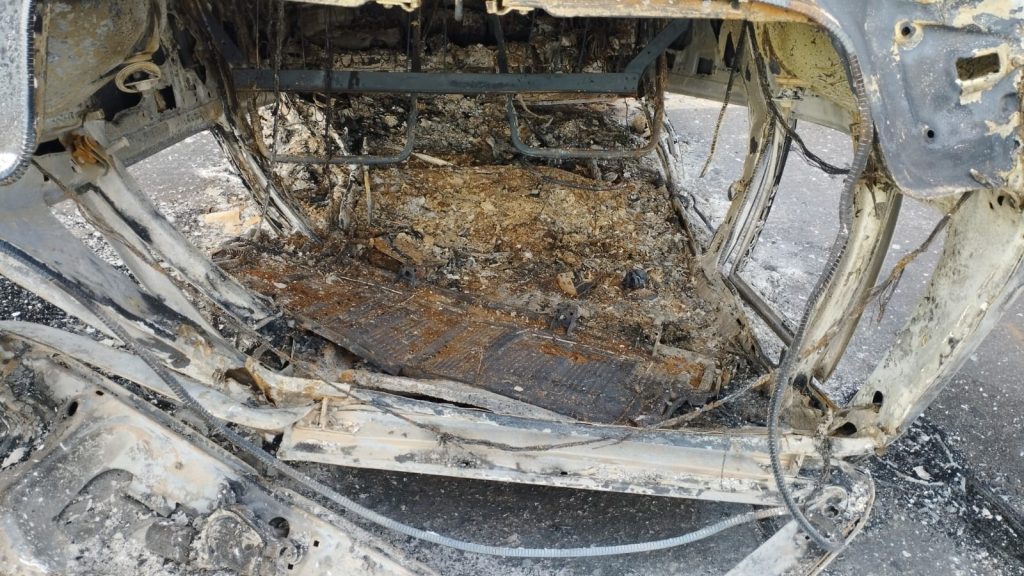 Jovem morre e outros dois ficam feridos após carro capotar e pegar fogo na TO-164