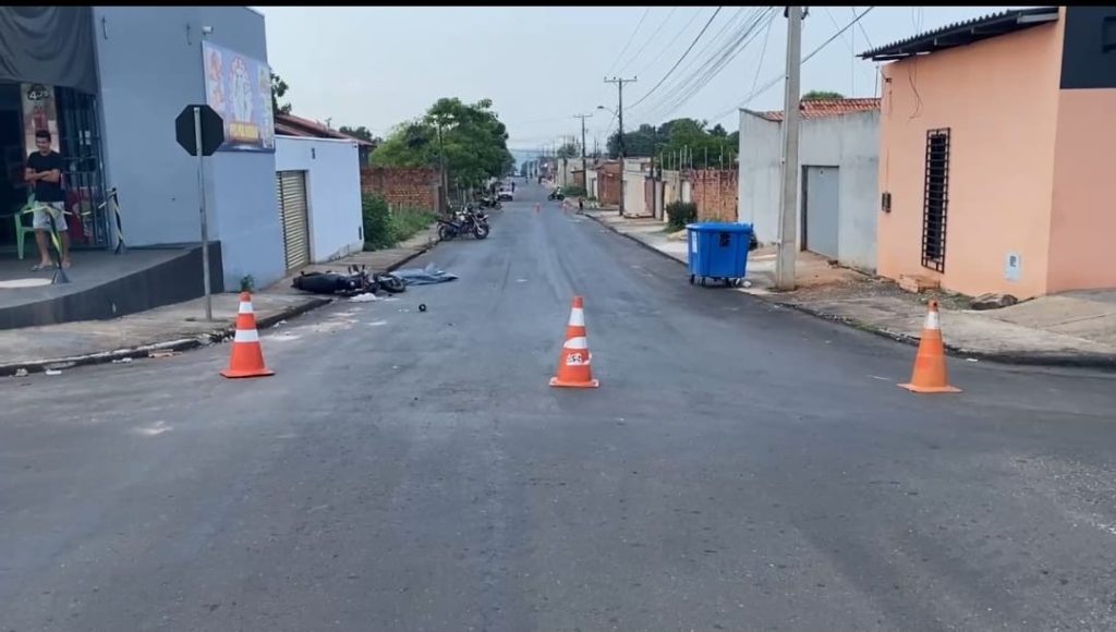 Motociclista bate contra carro em cruzamento e morre em Araguaína