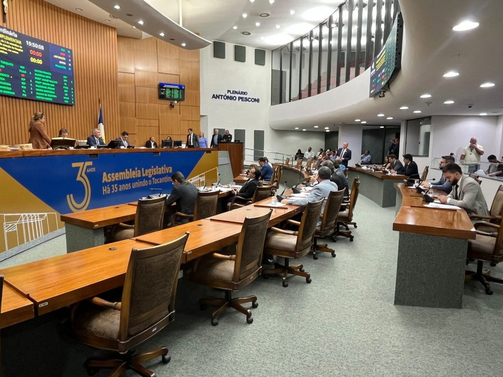 Deputados aprovam proposta de emenda que mantém governador no cargo em viagens de até 15 dias