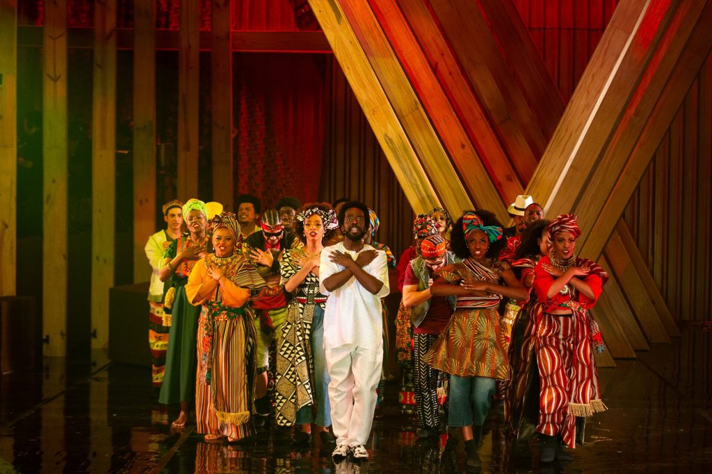 Martinho da Vila é entronizado como herói da liberdade na narrativa africana do musical de teatro ‘Coração de rei’