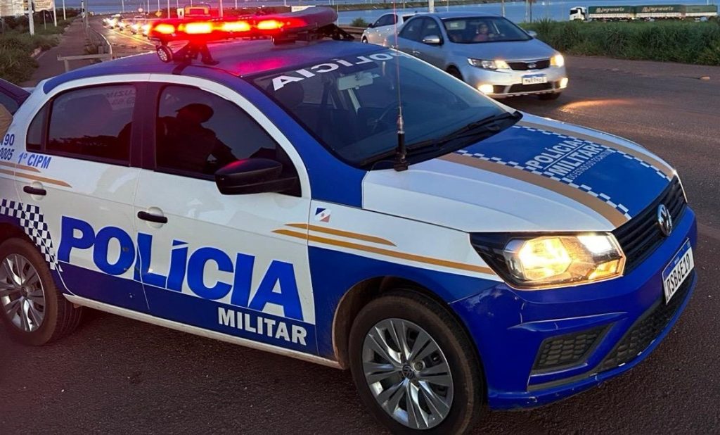 Homem é morto a facadas e suspeito é preso pela PM