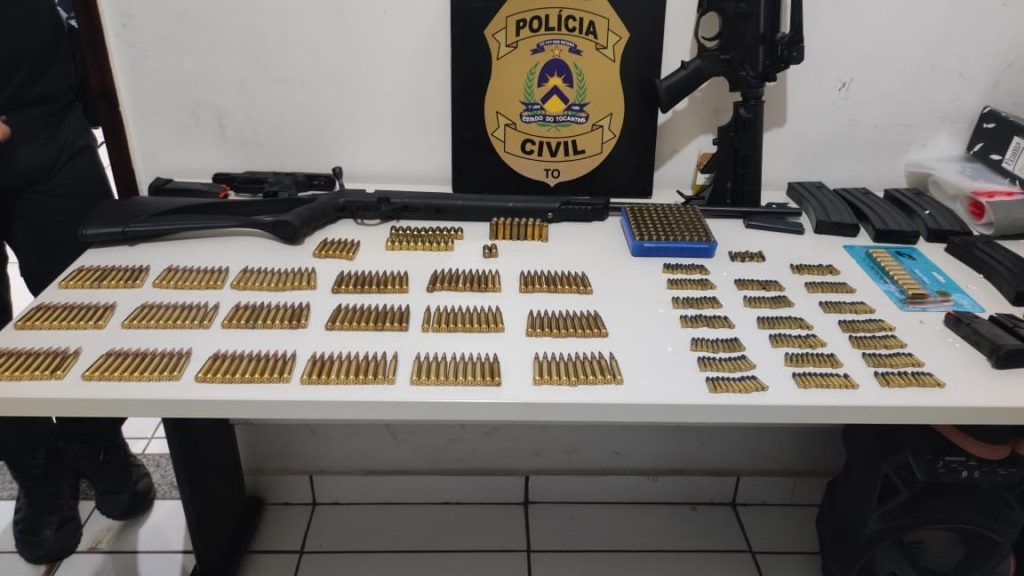 Investigado por sequestro e estupro de adolescente joga caminhonete em policiais para tentar evitar prisão, diz delegado