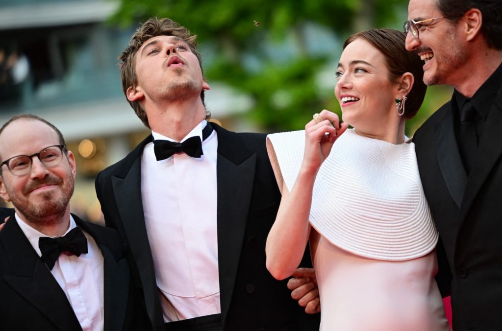 Emma Stone escapa de abelha no Festival de Cannes, e caretas viralizam