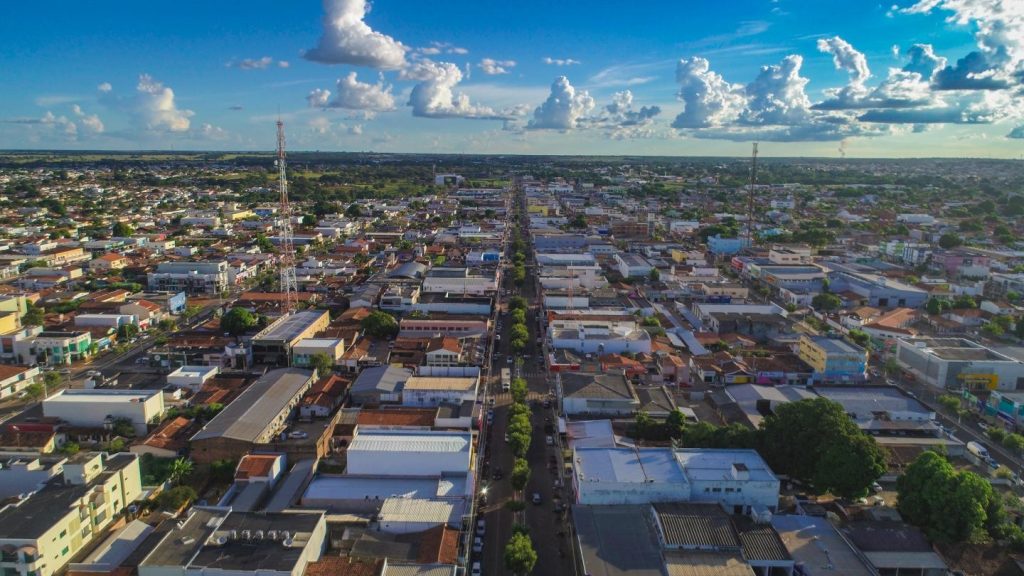 Homem leva tiro na nuca em distribuidora e polícia procura por suspeito