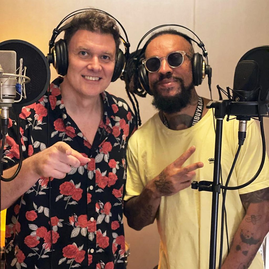 João Suplicy canta com Rael, Vanessa Moreno, Ney Matogrosso, Zélia Duncan e Frejat em álbum bilíngue de duetos