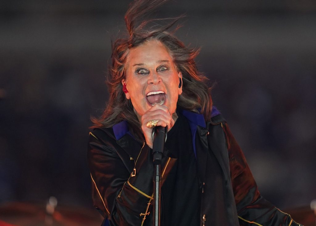 ‘É o cantor mesmo?’: Padre que citou Ozzy Osbourne durante missa revela confusão ao ler o nome do ‘Príncipe das Trevas’