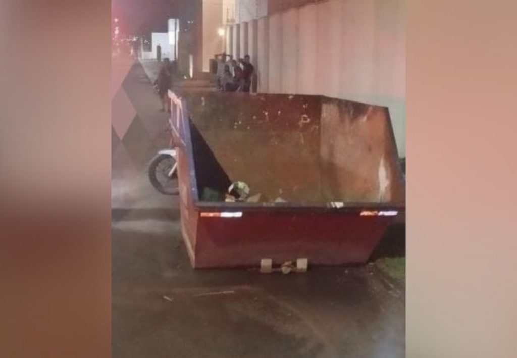 Motociclista morre após bater em container em Araguaína