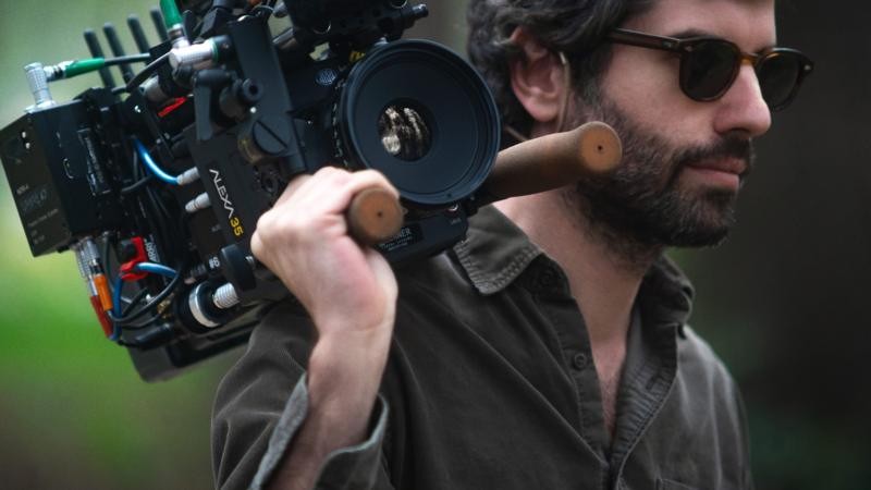 A campanha do brasileiro Adolpho Veloso pelo Oscar: ‘A única coisa que não faço e político faz é comer pastel e abraçar criança’