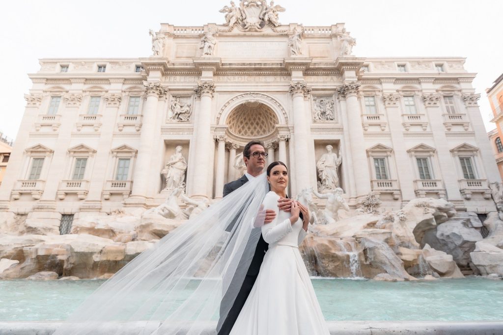 Casal de médicos do TO une fé e amor em casamento no Vaticano; VÍDEO