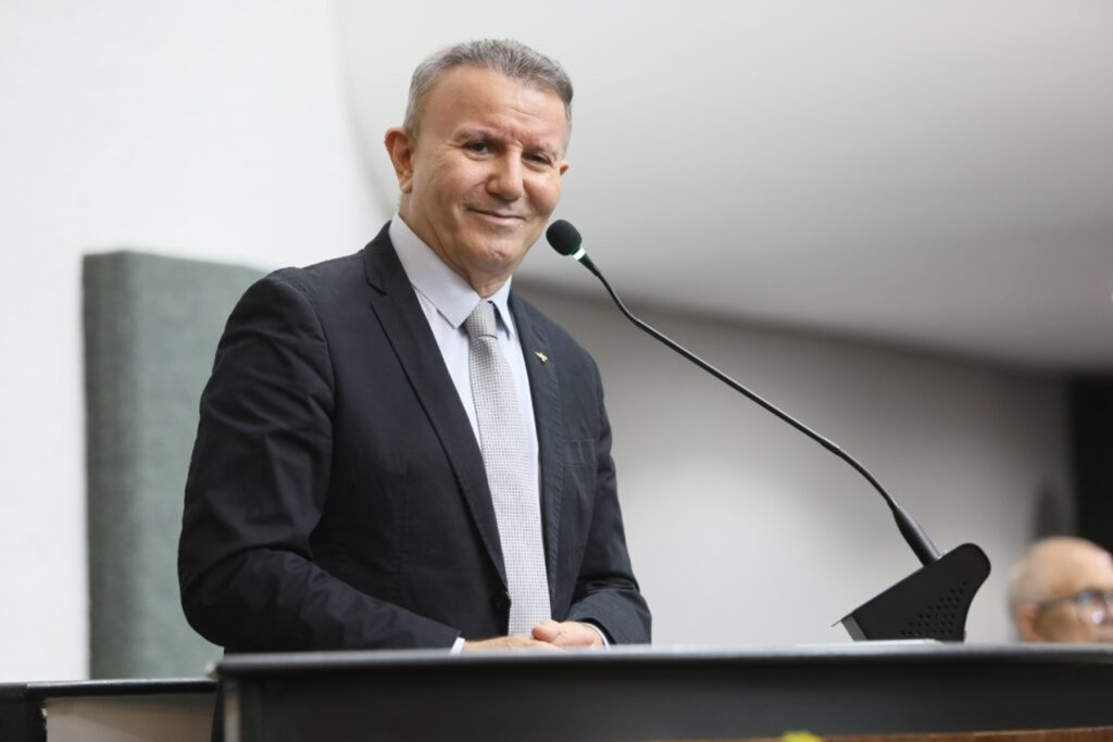 Prefeito de Palmas deixa UTI após passar por procedimento no coração