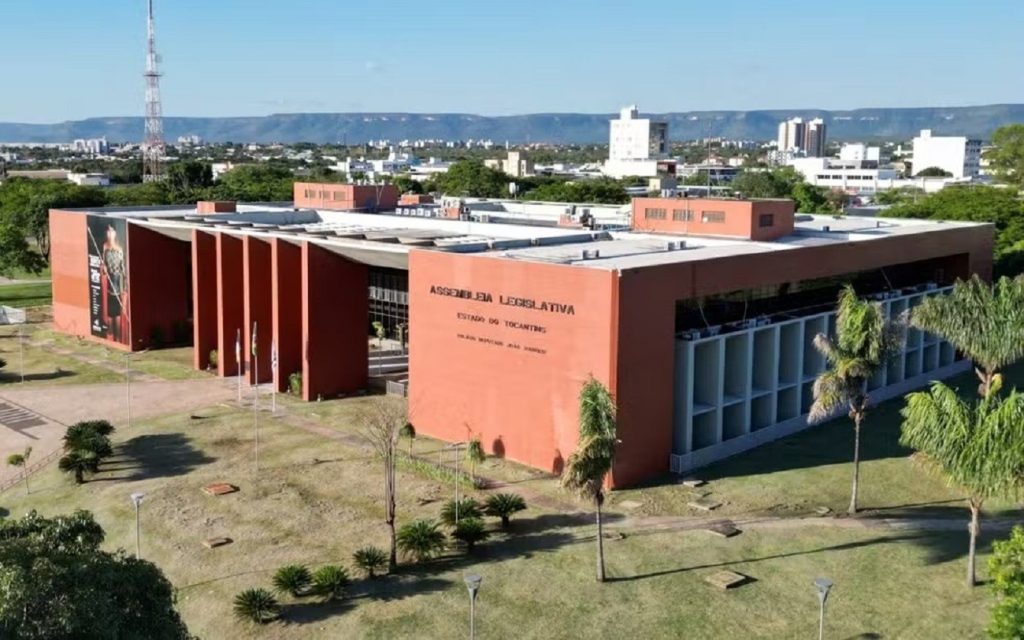MPTO investiga se servidor da Assembleia do TO recebeu salários enquanto cursava medicina na Bolívia