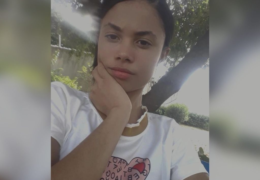 Família enterra pé de estudante morta em rodovia após mais de 4 meses de espera por identificação